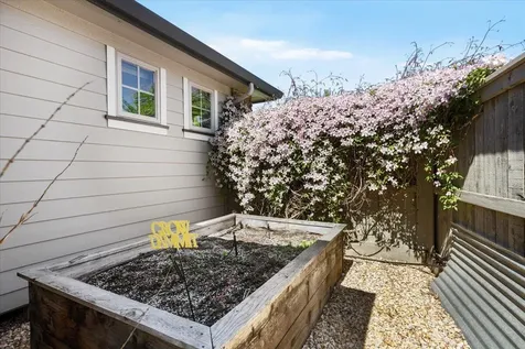 3811 Fieldbrook Avenue Medford OR 97504