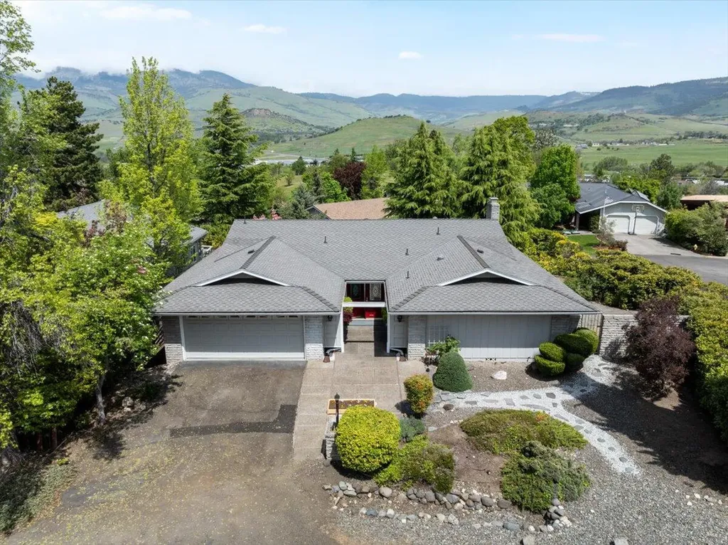 742 Twin Pines Circle Ashland OR 97520