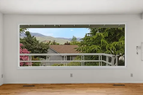 742 Twin Pines Circle Ashland OR 97520