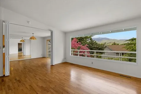 742 Twin Pines Circle Ashland OR 97520