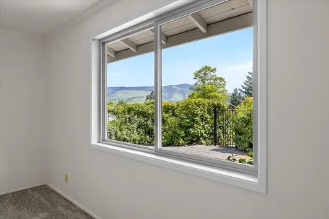 742 Twin Pines Circle Ashland OR 97520