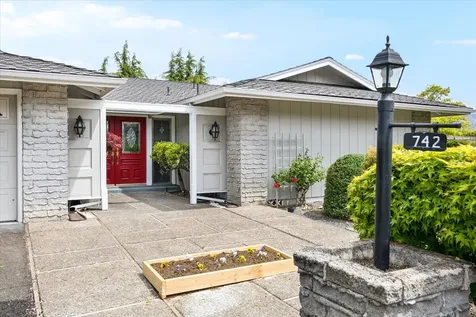 742 Twin Pines Circle Ashland OR 97520