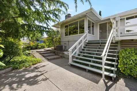 742 Twin Pines Circle Ashland OR 97520