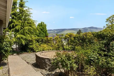 742 Twin Pines Circle Ashland OR 97520