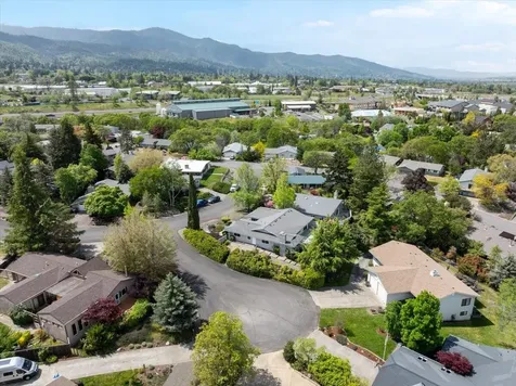 742 Twin Pines Circle Ashland OR 97520