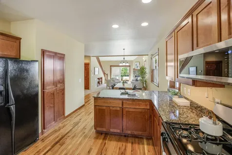 2718 Takelma Way Ashland OR 97520