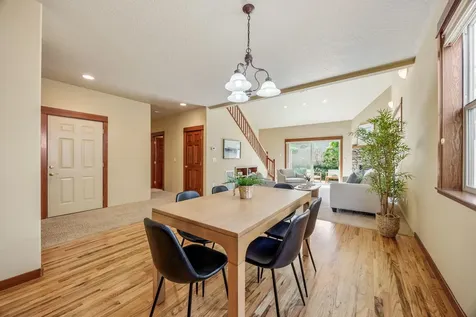 2718 Takelma Way Ashland OR 97520