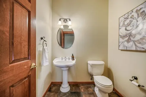 2718 Takelma Way Ashland OR 97520