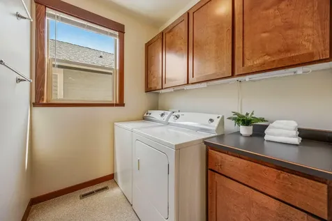 2718 Takelma Way Ashland OR 97520