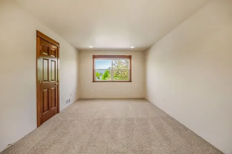 2718 Takelma Way Ashland OR 97520