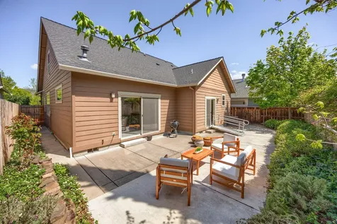 2718 Takelma Way Ashland OR 97520