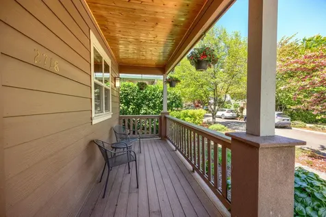 2718 Takelma Way Ashland OR 97520