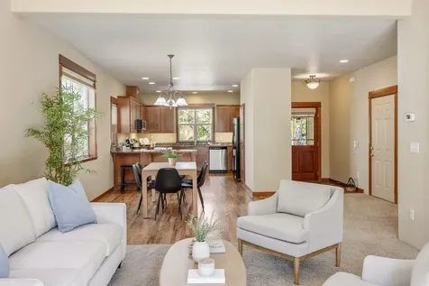 2718 Takelma Way Ashland OR 97520