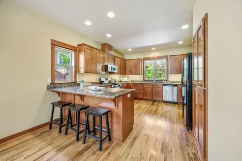 2718 Takelma Way Ashland OR 97520