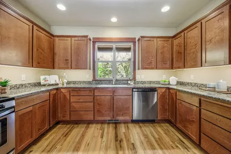 2718 Takelma Way Ashland OR 97520