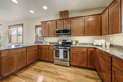 2718 Takelma Way Ashland OR 97520