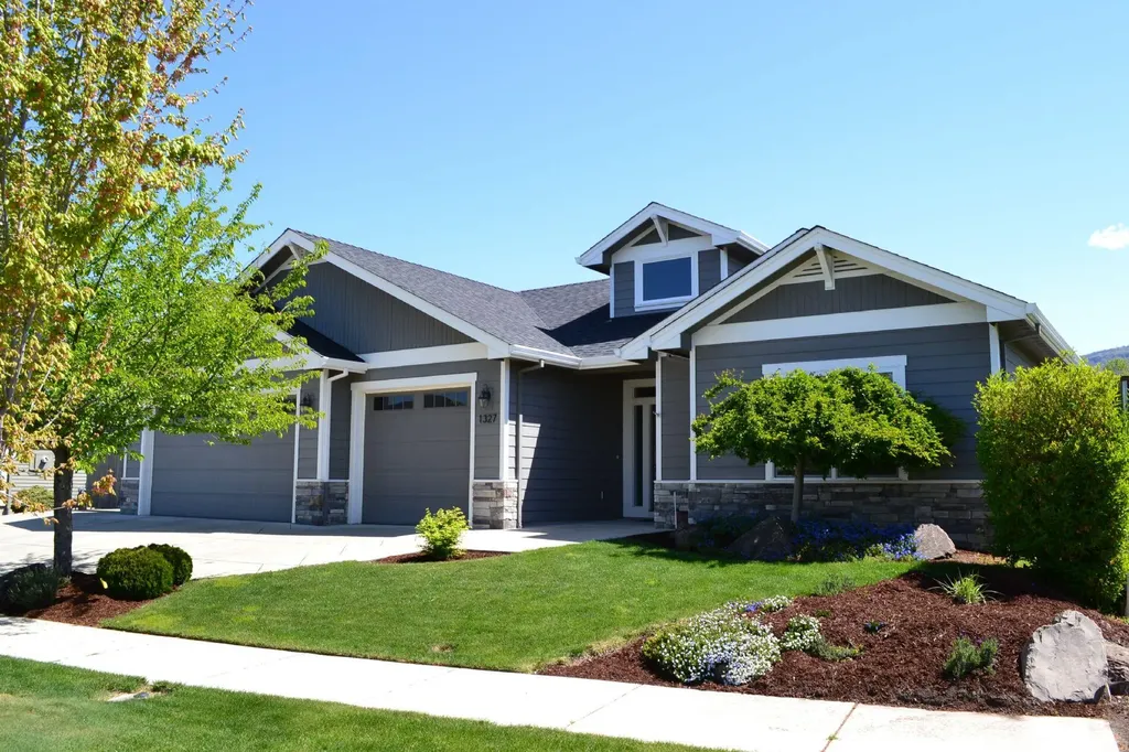 1327 Utah Drive Medford OR 97504