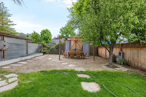 171 Helman Street Ashland OR 97520