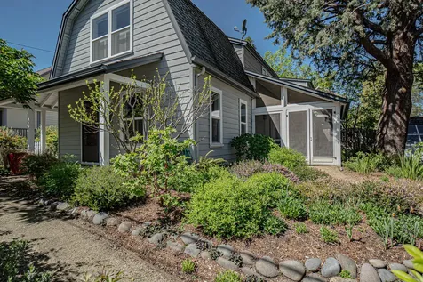 915 Bellview Avenue Ashland OR 97520