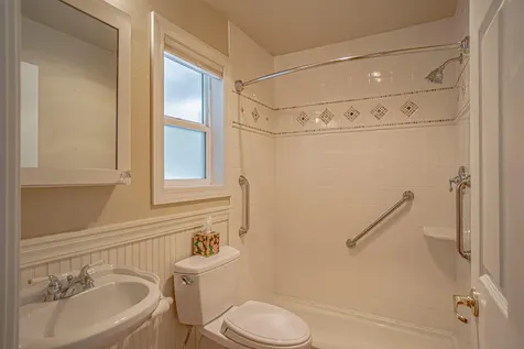 915 Bellview Avenue Ashland OR 97520