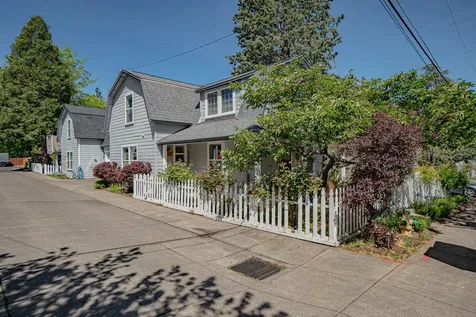 915 Bellview Avenue Ashland OR 97520