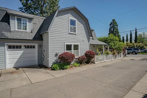 915 Bellview Avenue Ashland OR 97520