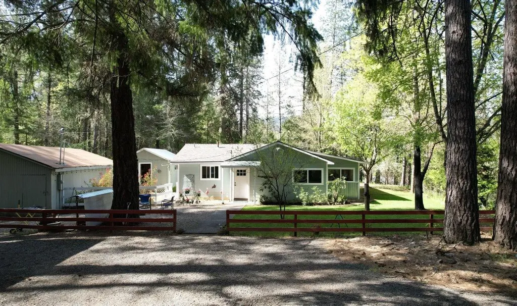 7458 Crowfoot Road Trail OR 97541