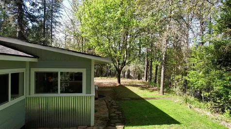 7458 Crowfoot Road Trail OR 97541
