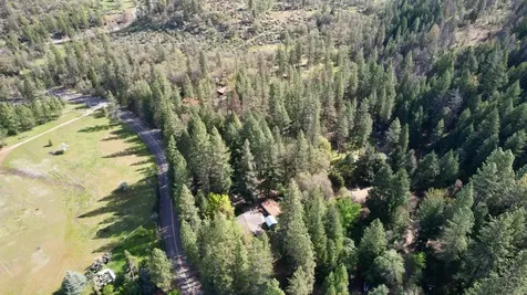 7458 Crowfoot Road Trail OR 97541