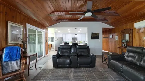 7458 Crowfoot Road Trail OR 97541