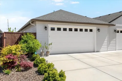 453 S Haskell Street Central Point OR 97502