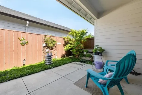 453 S Haskell Street Central Point OR 97502
