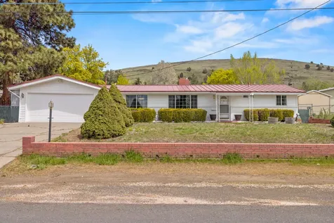 1827 Carlson Drive Klamath Falls OR 97603