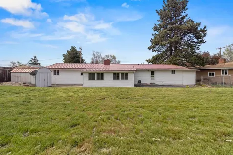 1827 Carlson Drive Klamath Falls OR 97603