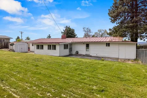 1827 Carlson Drive Klamath Falls OR 97603