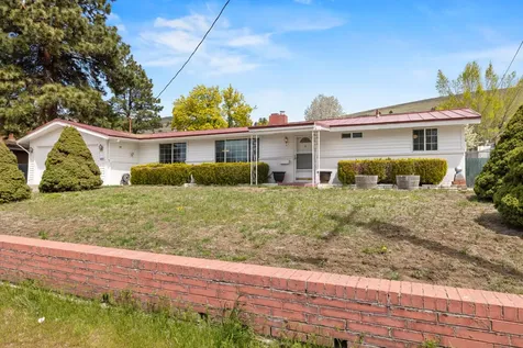 1827 Carlson Drive Klamath Falls OR 97603