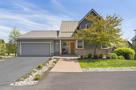 208 Parks Loop Redmond OR 97756