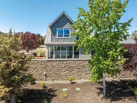 208 Parks Loop Redmond OR 97756