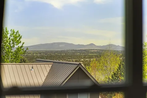 208 Parks Loop Redmond OR 97756