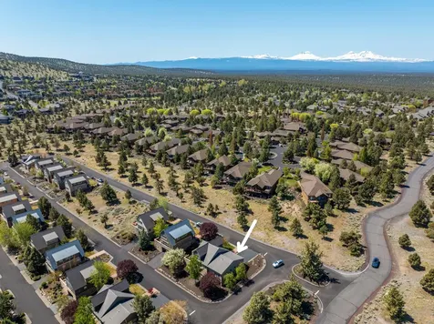 208 Parks Loop Redmond OR 97756