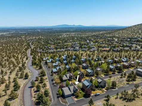 208 Parks Loop Redmond OR 97756