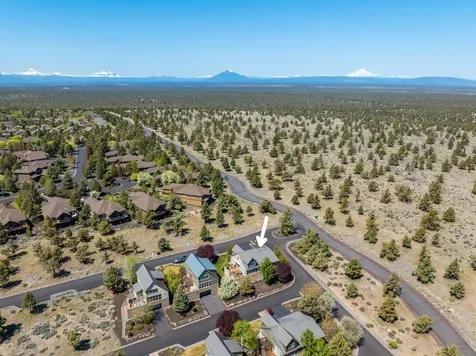 208 Parks Loop Redmond OR 97756