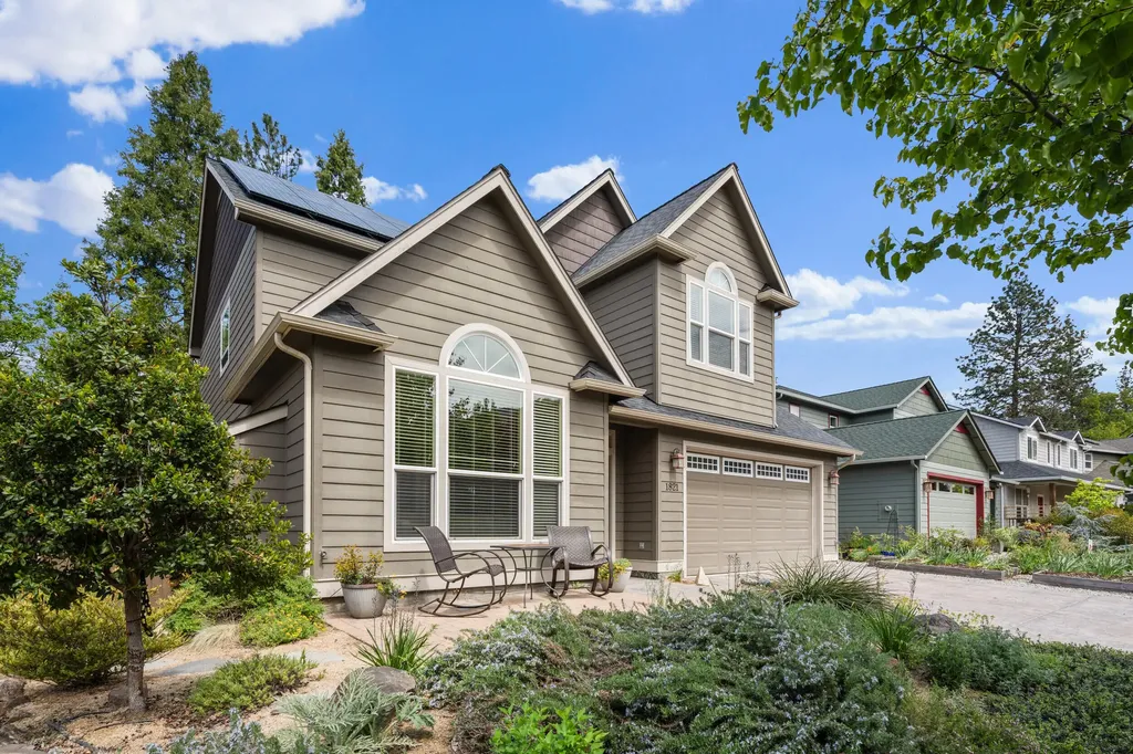 1821 Summer Place Talent OR 97540