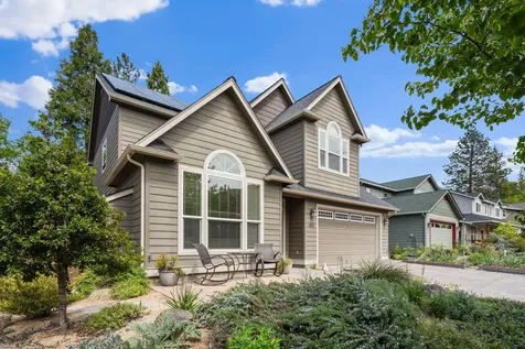 1821 Summer Place Talent OR 97540