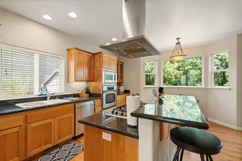 1821 Summer Place Talent OR 97540