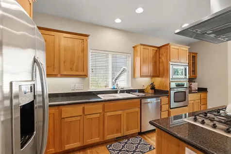 1821 Summer Place Talent OR 97540