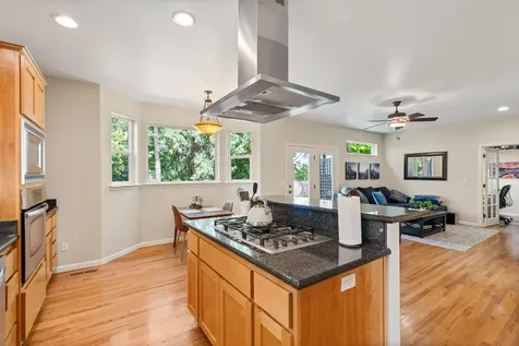 1821 Summer Place Talent OR 97540