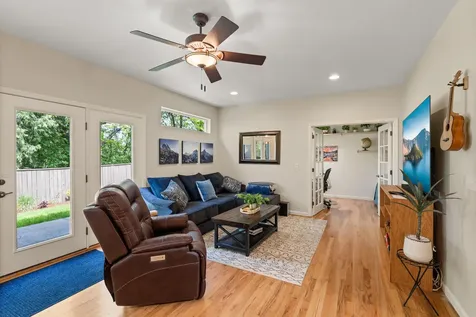 1821 Summer Place Talent OR 97540