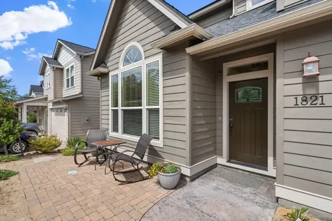 1821 Summer Place Talent OR 97540