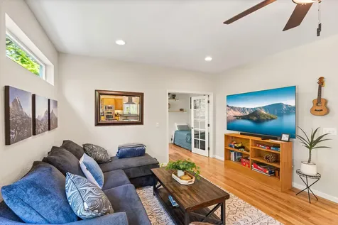 1821 Summer Place Talent OR 97540